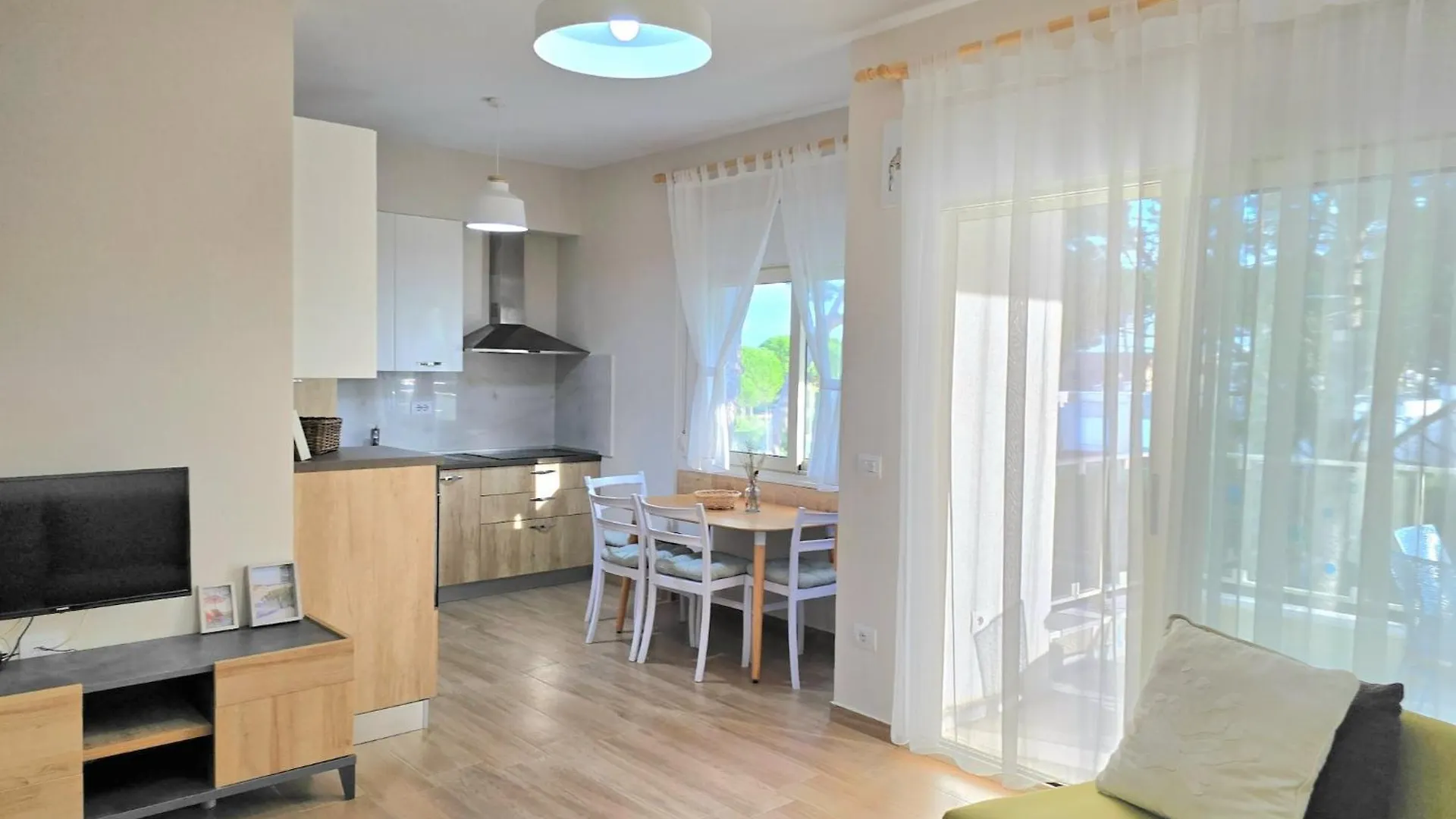 Family-Friendly Apartment Near Beach Plazhi San Pietro