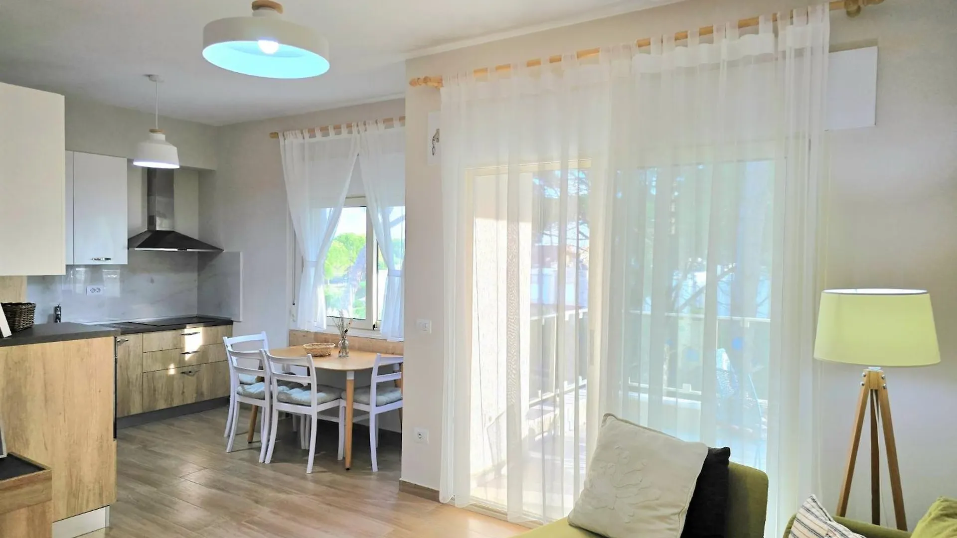 Family-Friendly Apartment Near Beach Plazhi San Pietro 0*,
